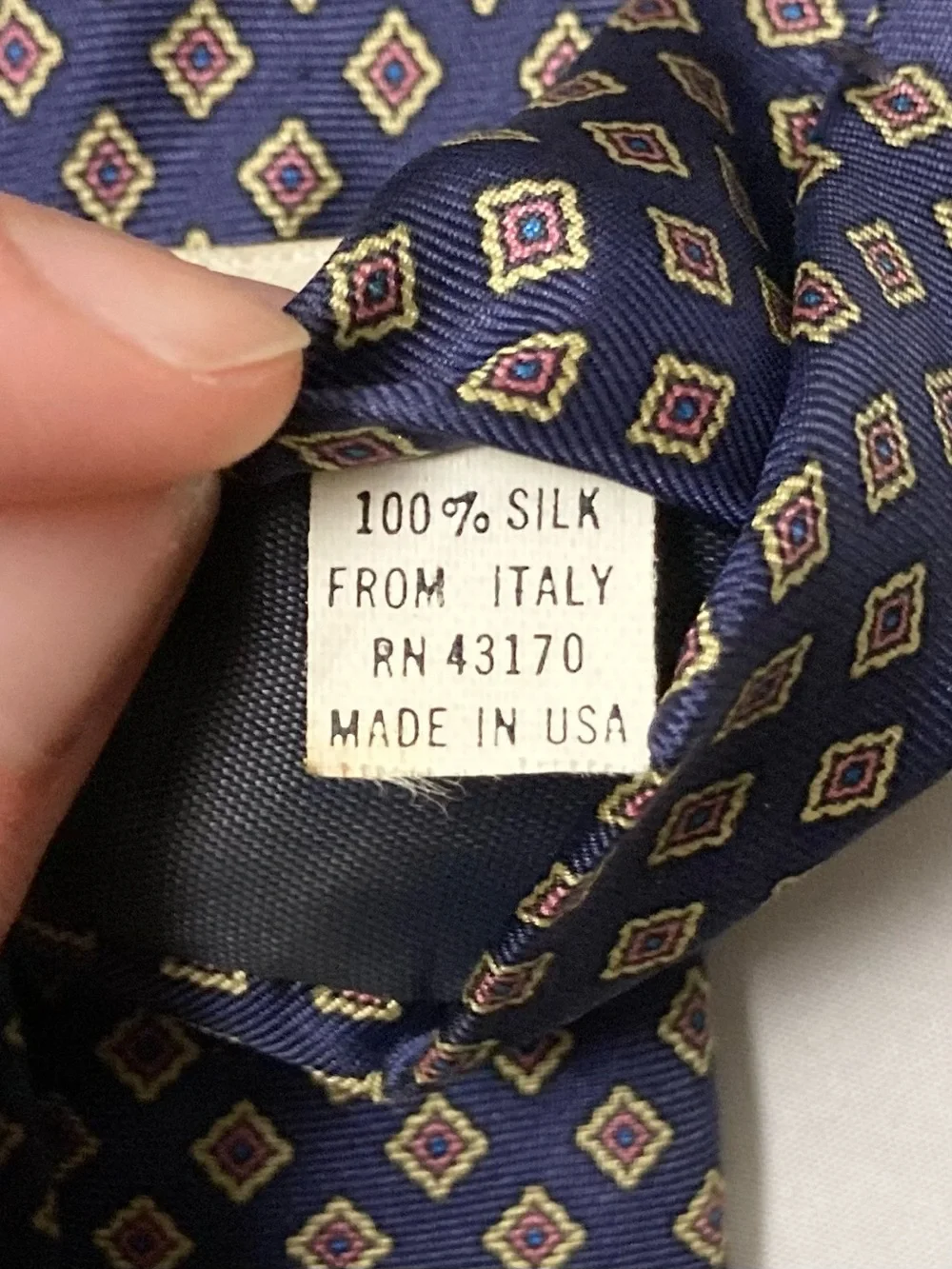⭐️ Geoffrey Beene Navy Blue Diamond Pattern 100% Silk Necktie